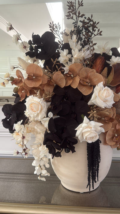 Eliana blooms flower Arrangement