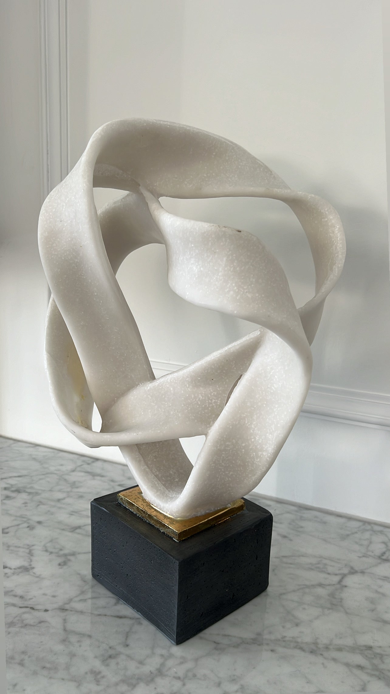 Intertwine resin Quartz sculpture stand - Luscious Homewares