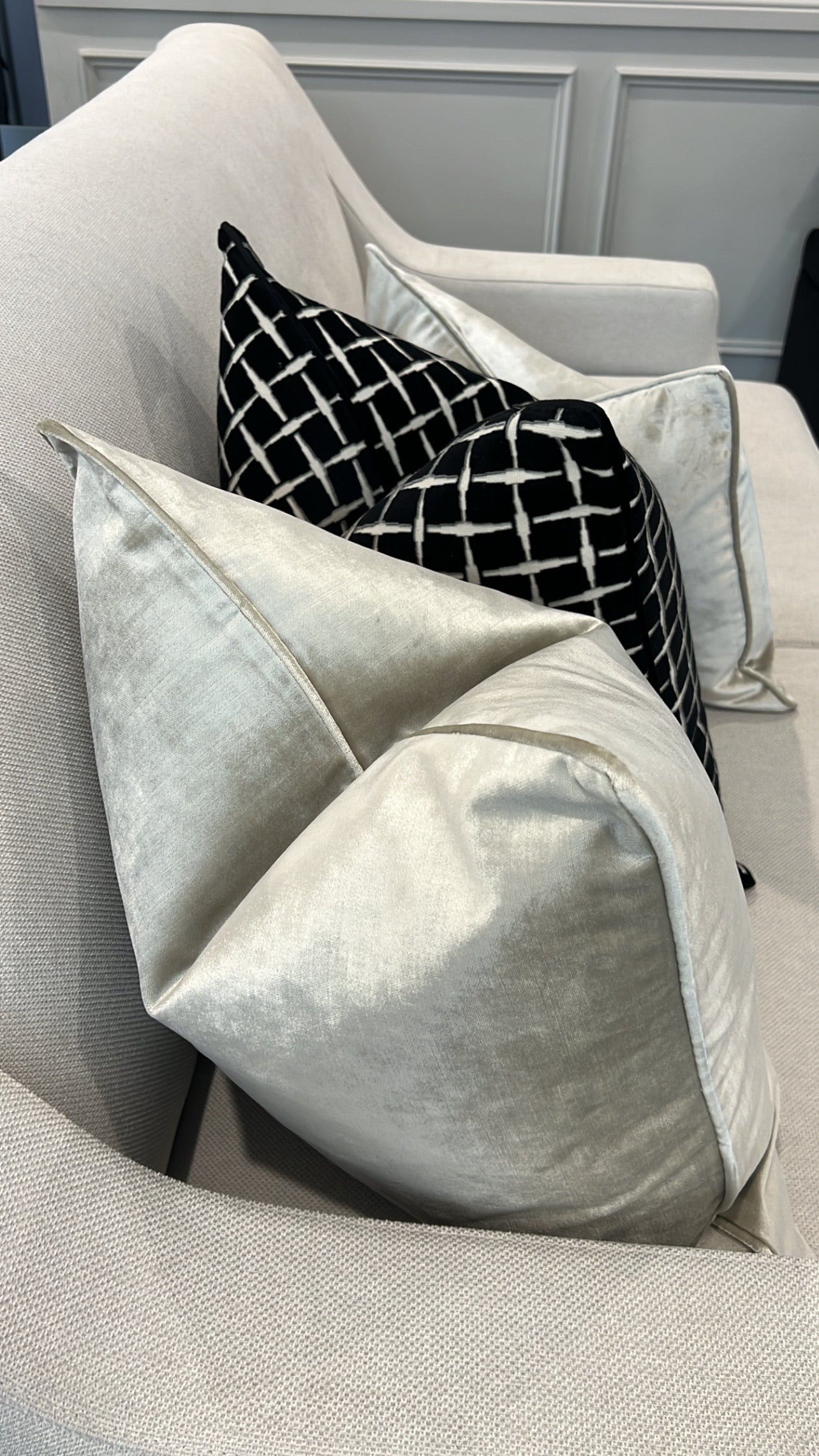 De-luxe powder velvet cushion - Luscious Homewares