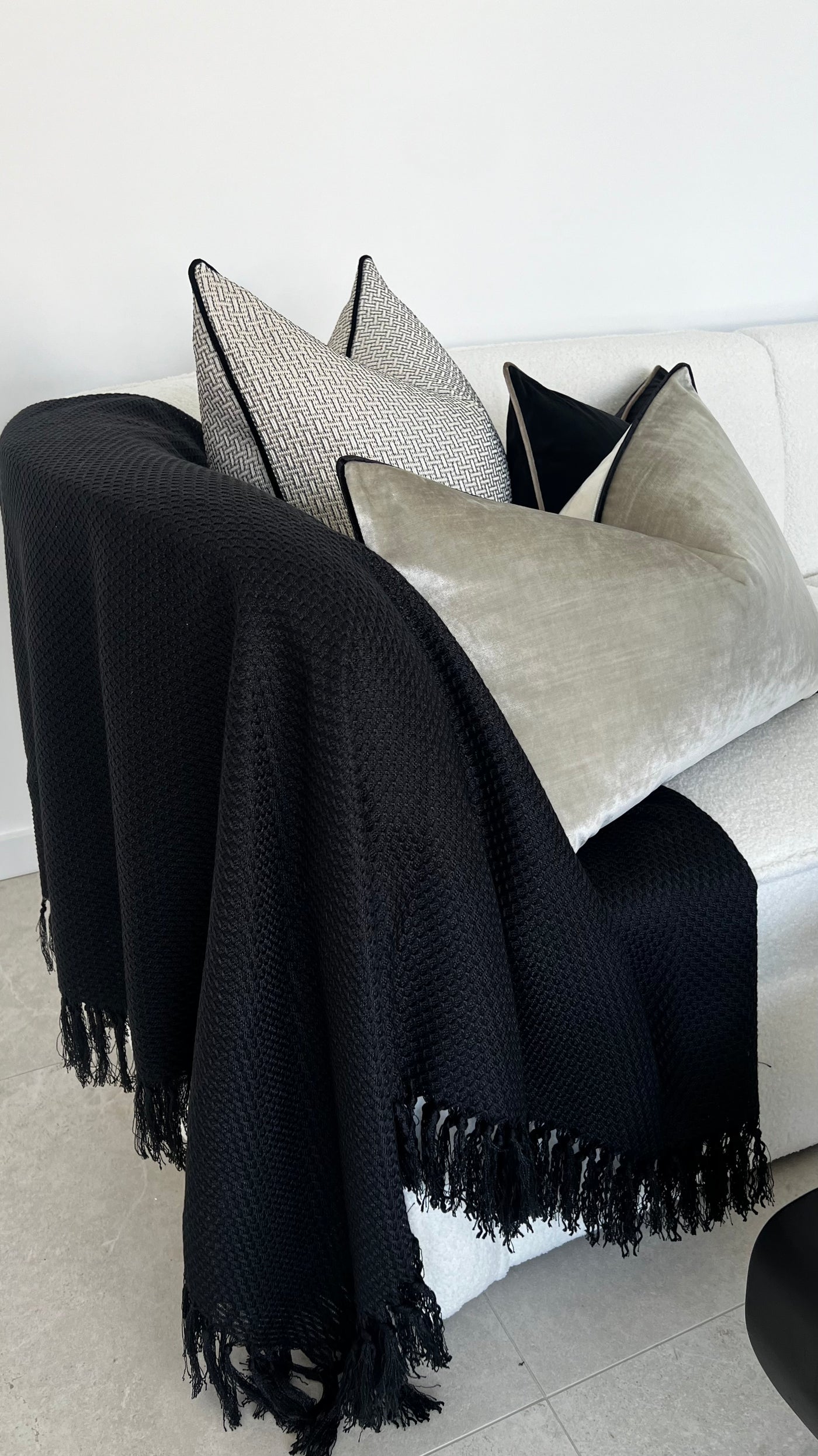 Calla Throw black - Luscious Homewares