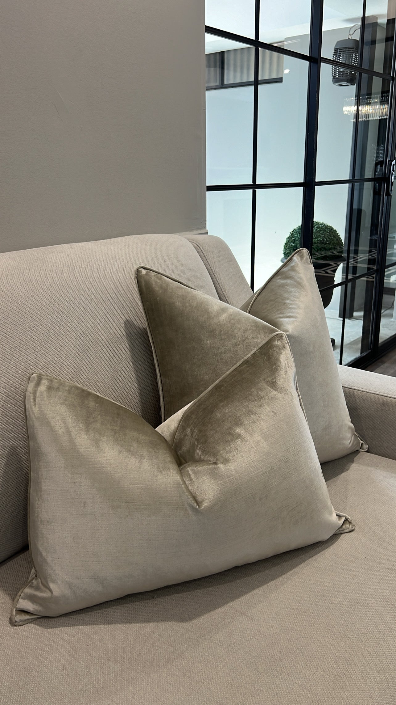 De-luxe powder velvet cushion - Luscious Homewares