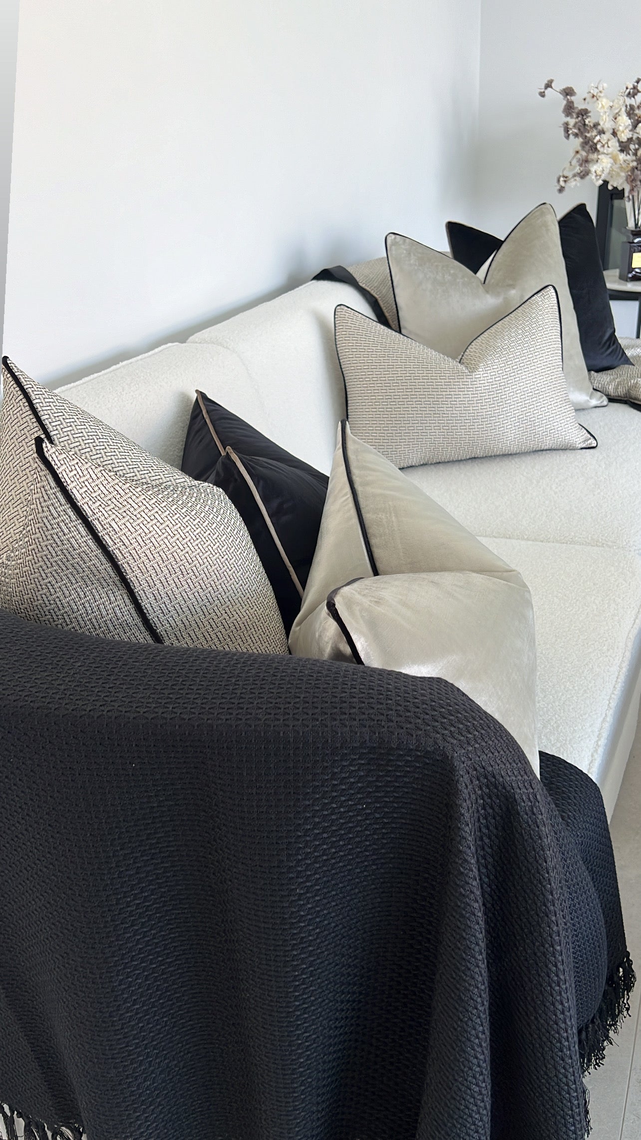 Royal luxe powder cushion - Luscious Homewares