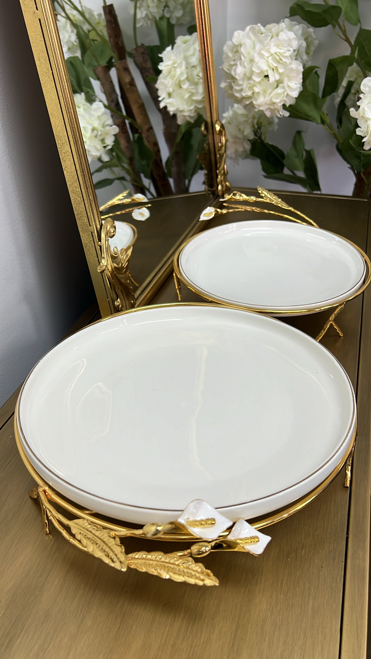 Tulip round gold and white serving platter - Luscious Homewares