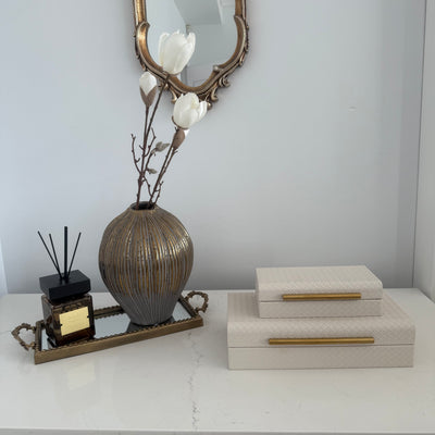 Fig ribbed textured vase