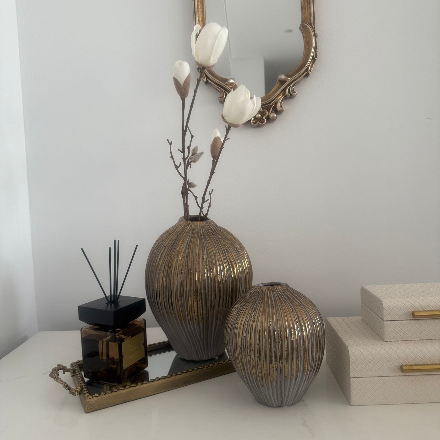 Fig ribbed textured vase