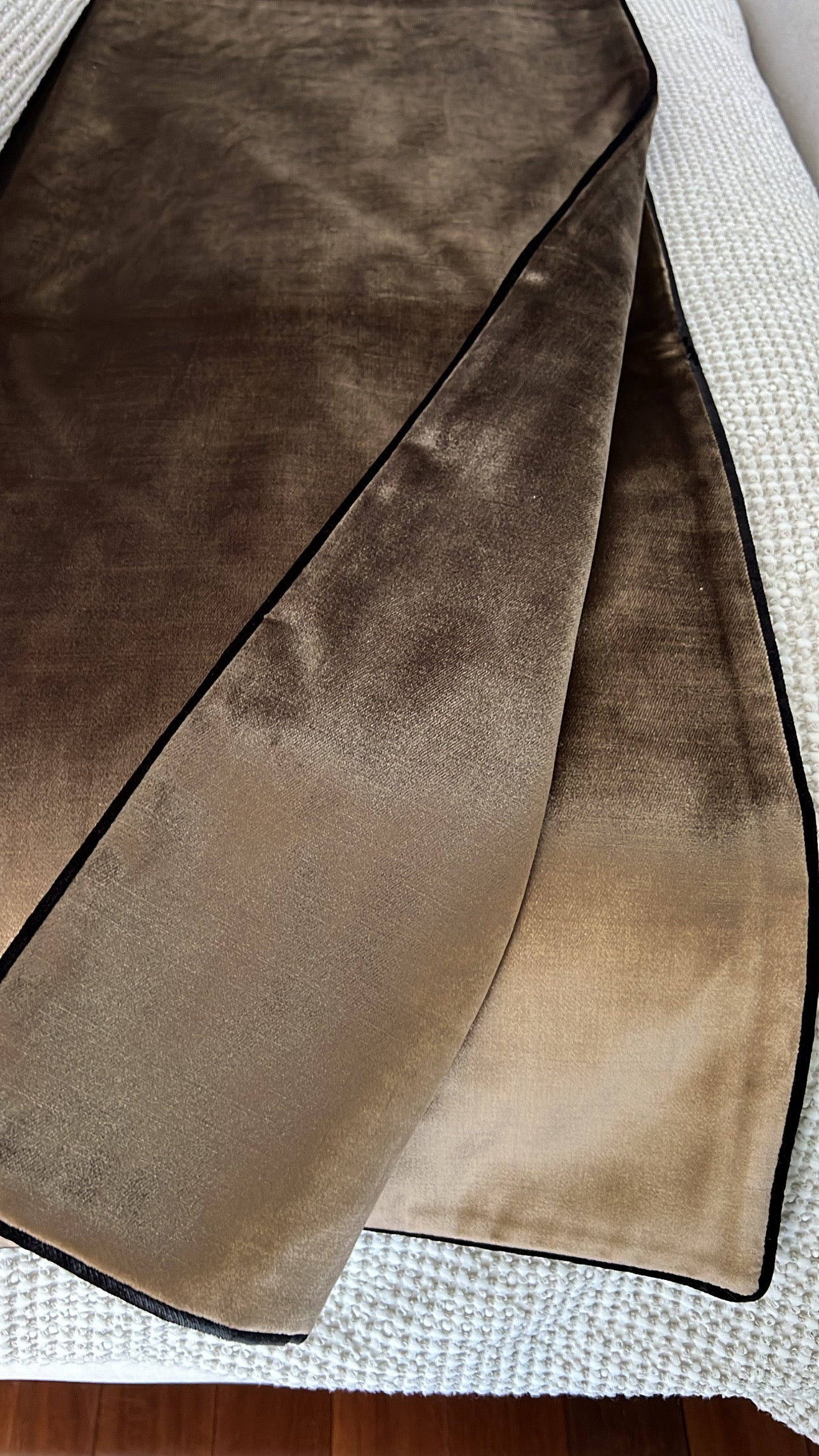 Royal luxe bronze throw 140x220cm - Luscious Homewares