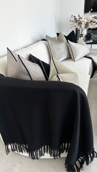 Calla Throw black - Luscious Homewares