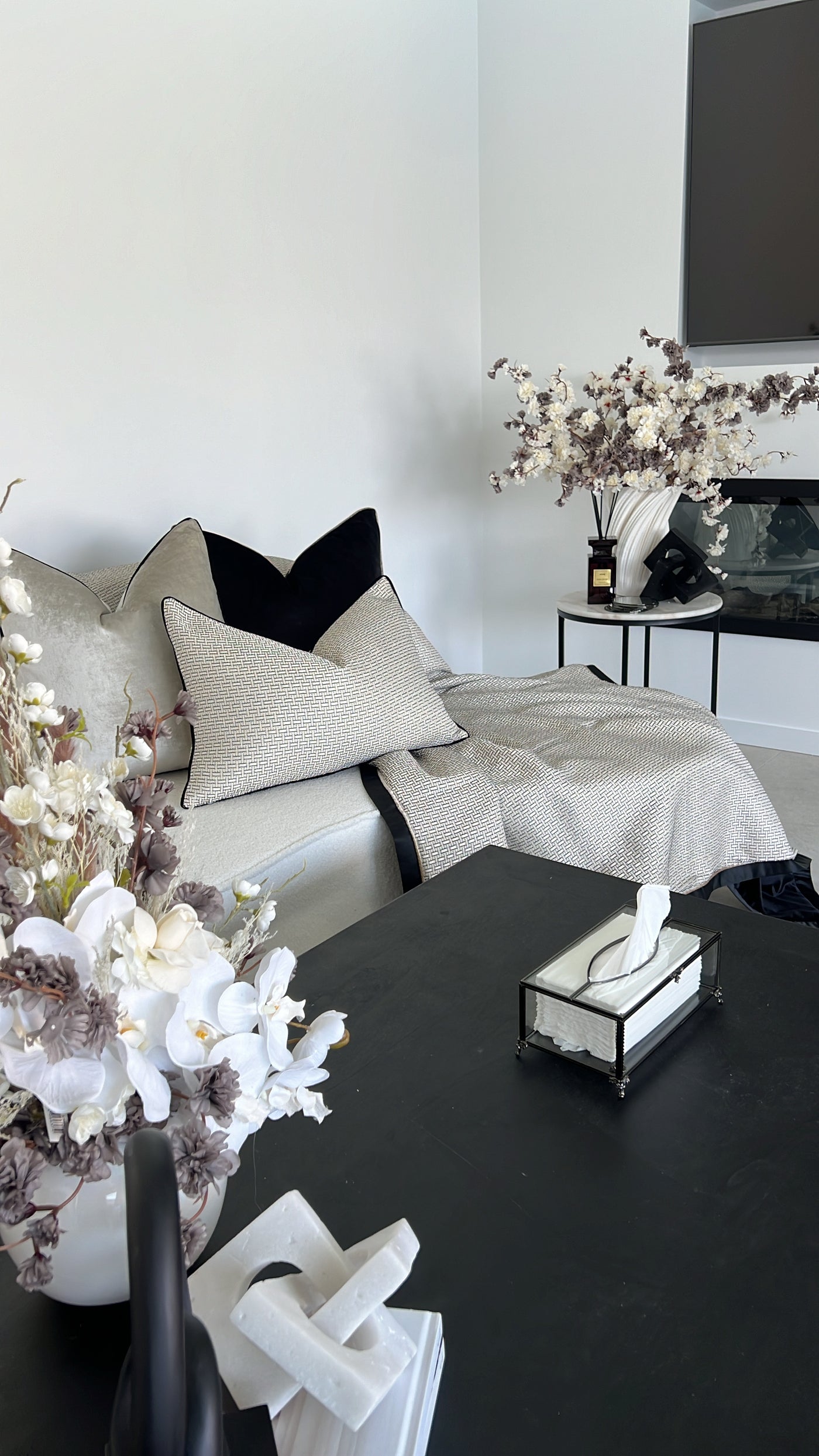 Royal luxe powder cushion - Luscious Homewares