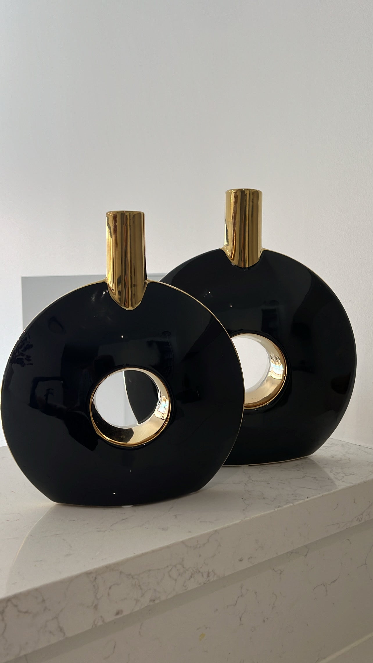 Black and gold vase - Luscious Homewares
