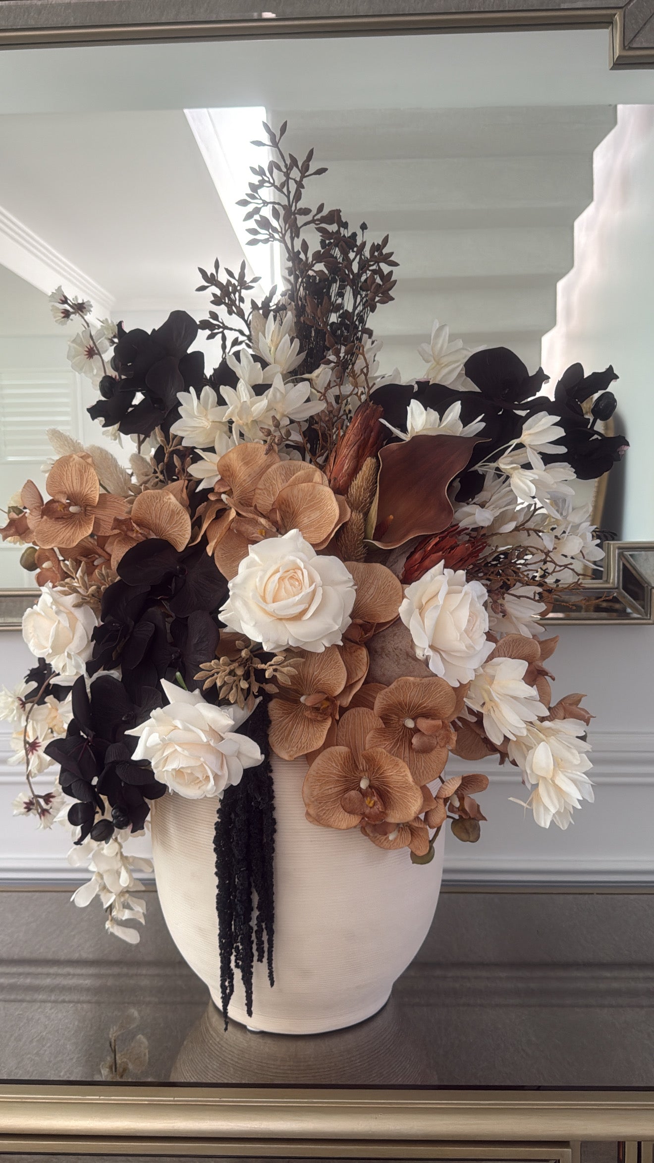 Eliana blooms flower Arrangement