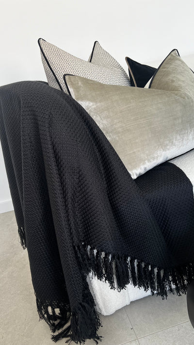 Calla Throw black - Luscious Homewares