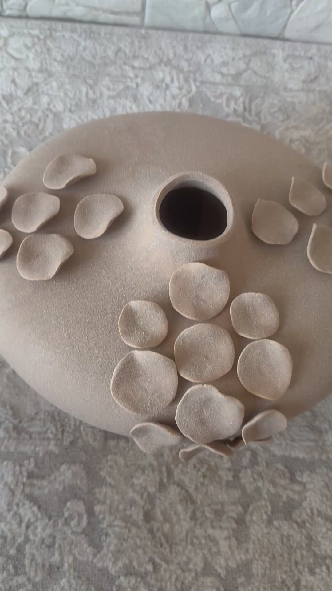 AMPHORA collection Olpe Sculptured pottery vase matt neutral