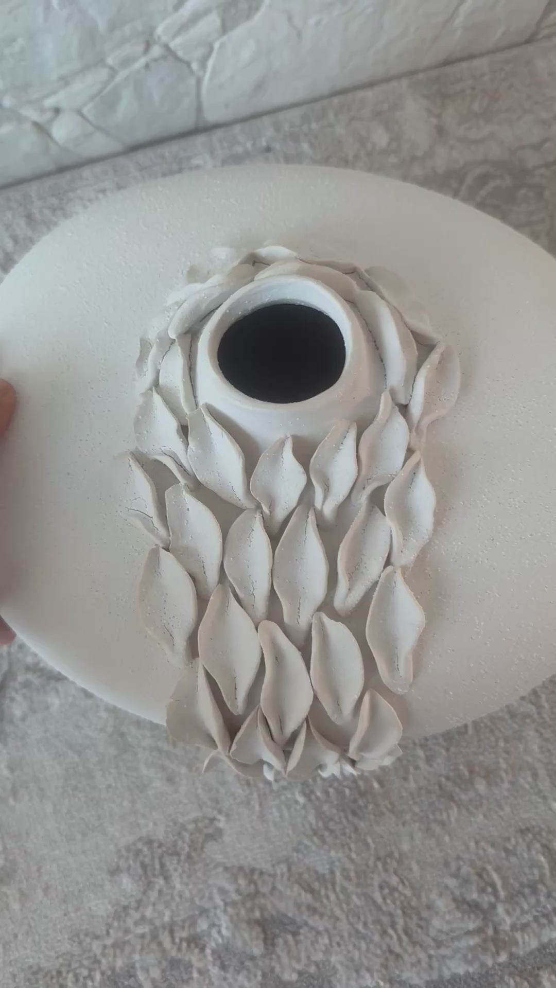 AMPHORA collection Hydria Sculptured pottery vase matt off white